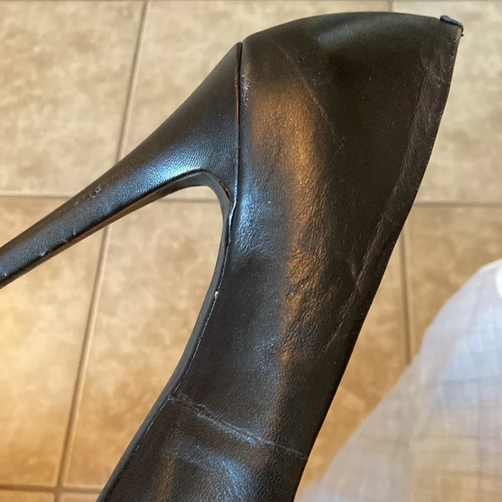 Black high heels by Jessica Simpson